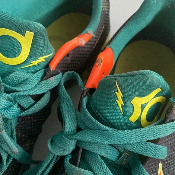 Mens Nike shoes - Picture 4 of 6